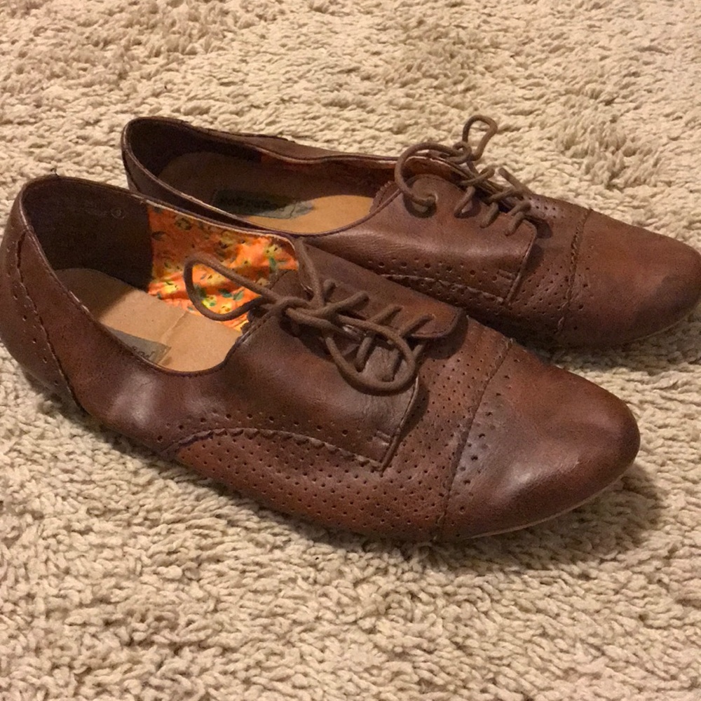 Not Rated brown shoe